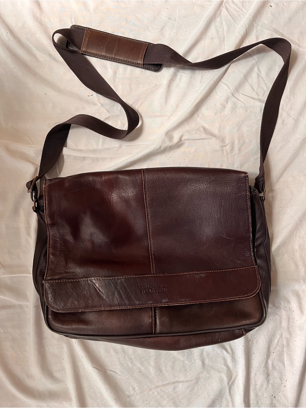 Kenneth Cole Reaction Genuine Leather Messenger Bag - Brown